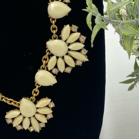 J. Crew women’s Gold Tone Off White Floral Resin Stone Statement Necklace - Picture 8 of 8